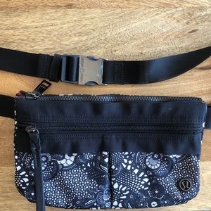 LuluLemon patterned fanny pack